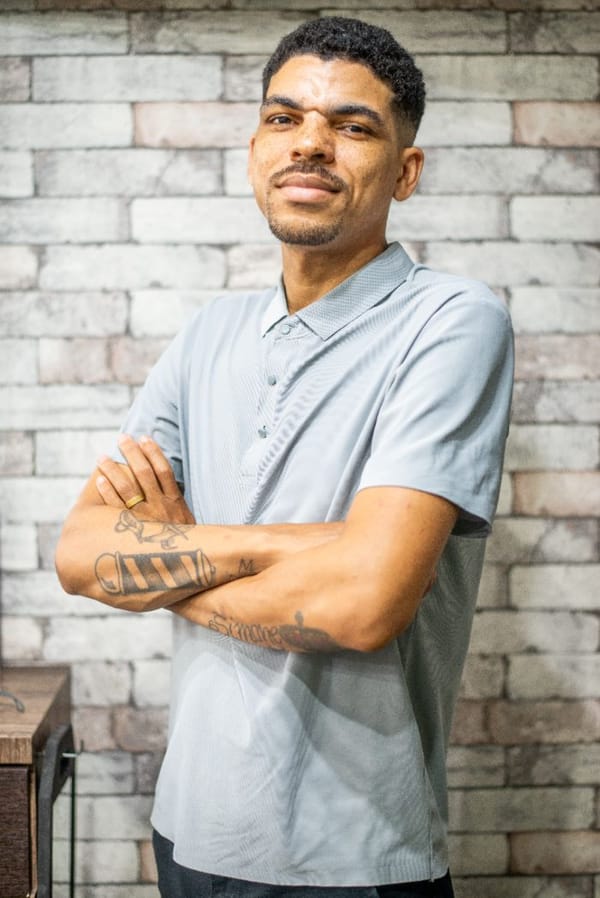 Lazinho, barbeiro da Barba FC